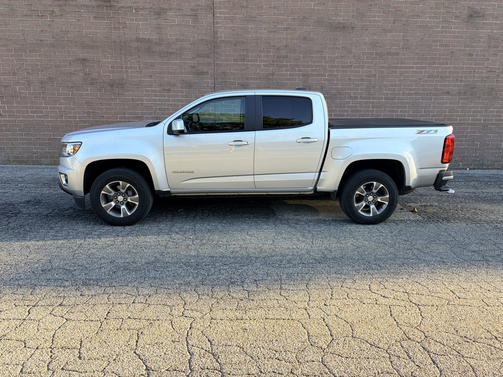 Used 2018 SILVER Chevrolet 4WD Z71 image 2