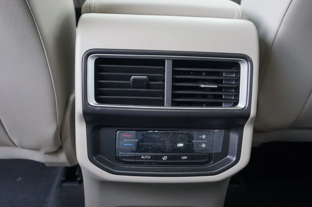 New 2026 Silver Volkswagen SE w/Technology image 30