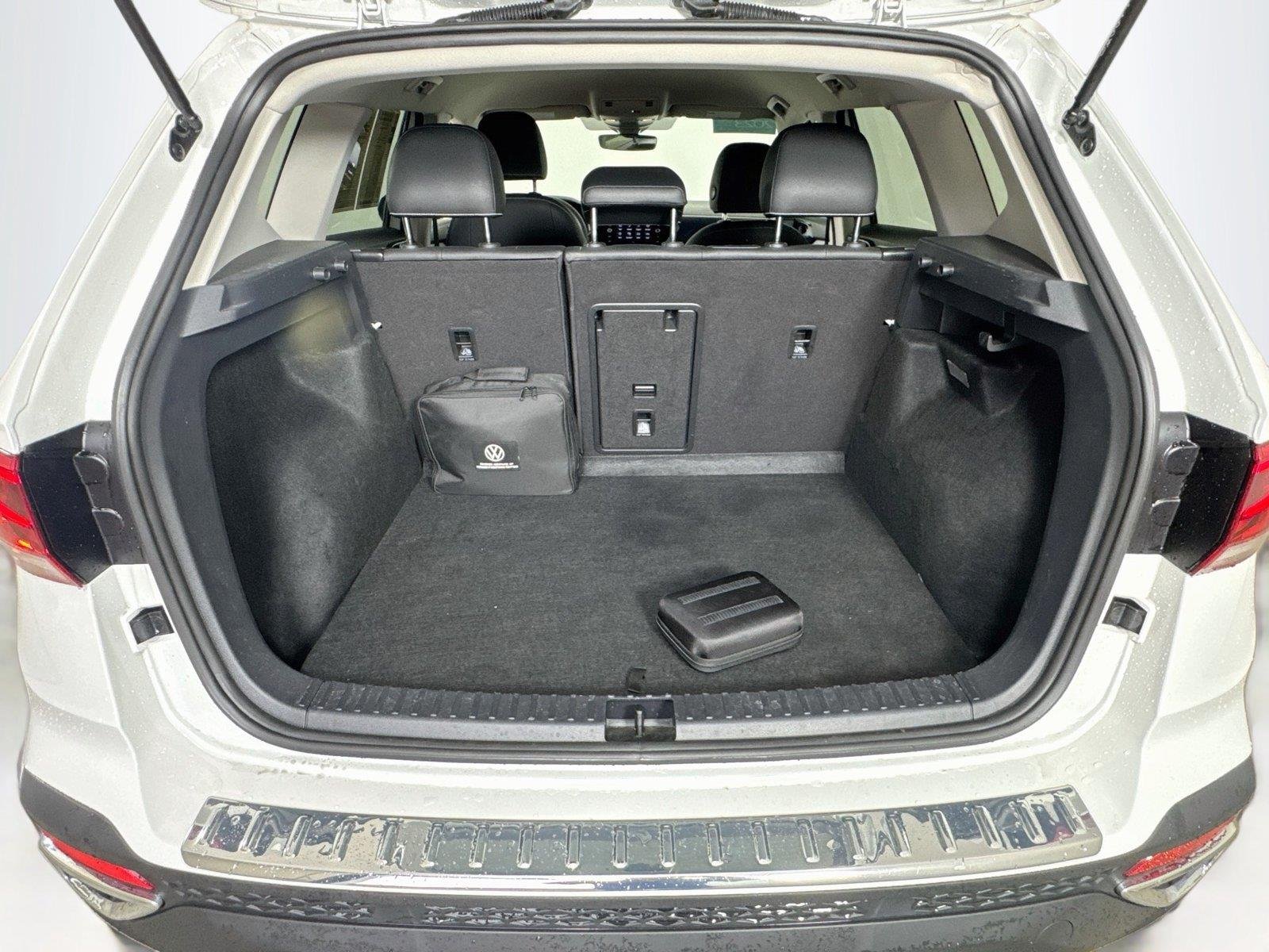 Used 2023 Pure White Volkswagen SE image 24