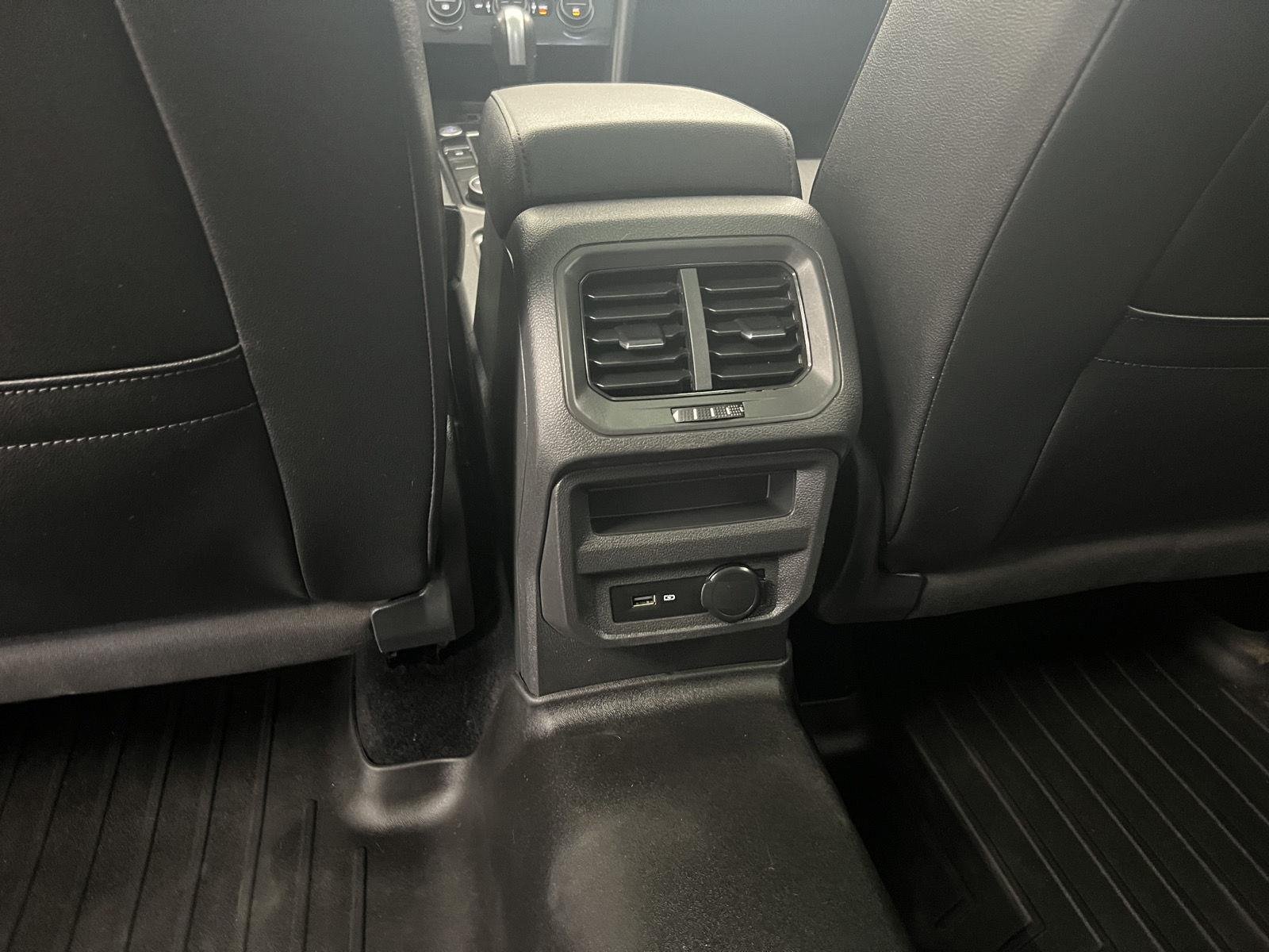 Used 2020 Platinum Gray Metallic Volkswagen SEL image 26