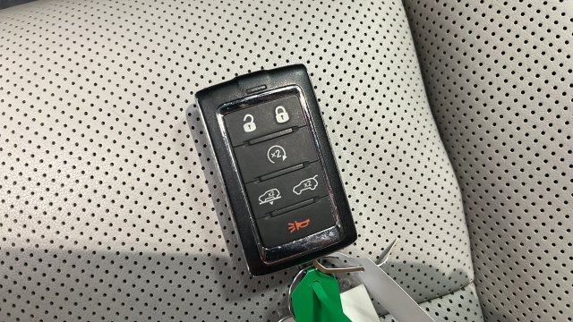 Used 2023 Baltic Gray Metallic Clearcoat Jeep Base image 20
