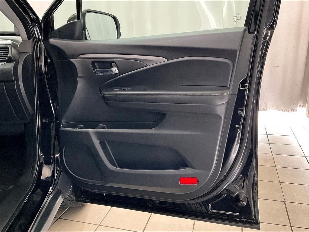Used 2023 Black Honda RTL image 12