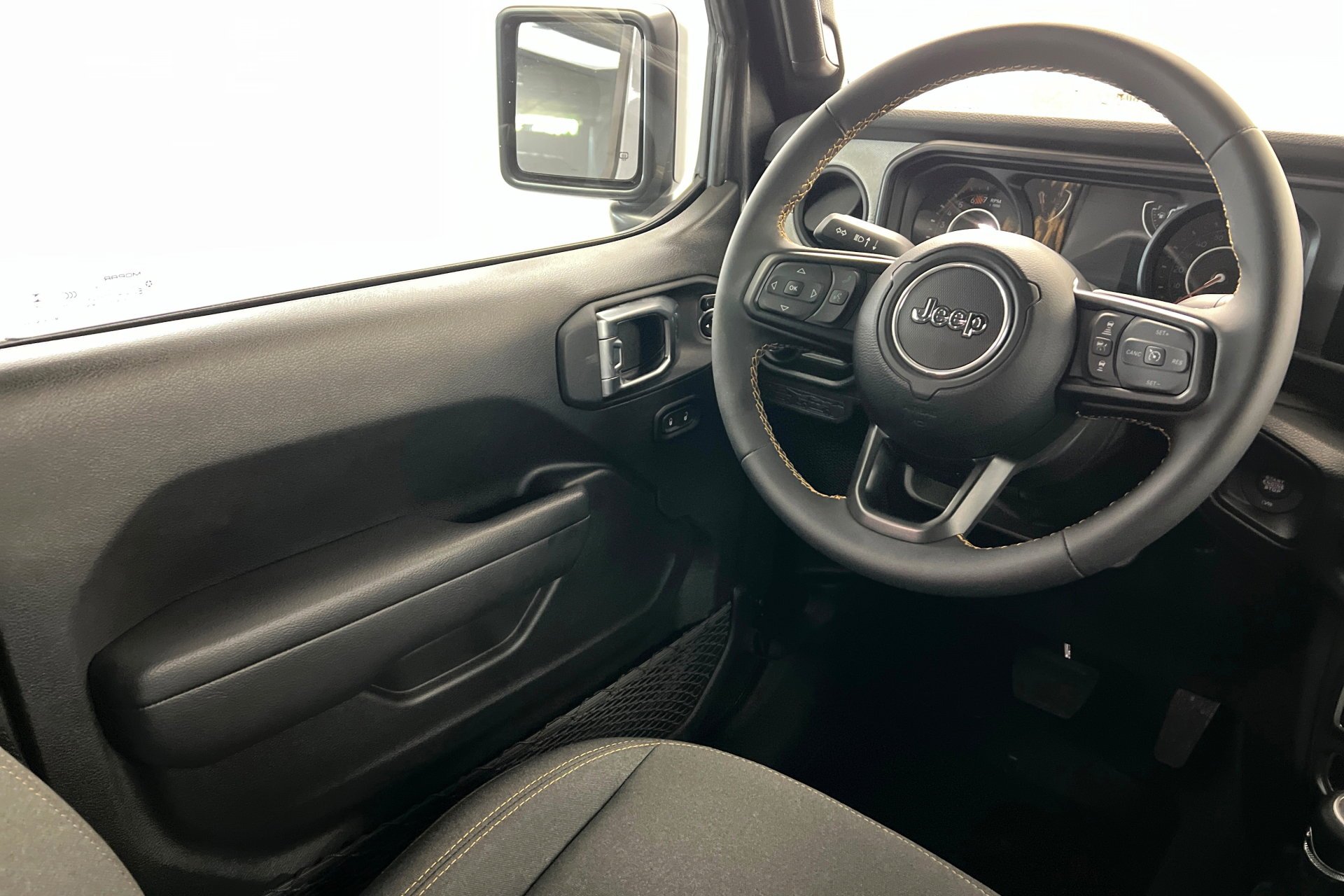 Used 2024 Granite Crystal Metallic Clearcoat Jeep Sport S image 12