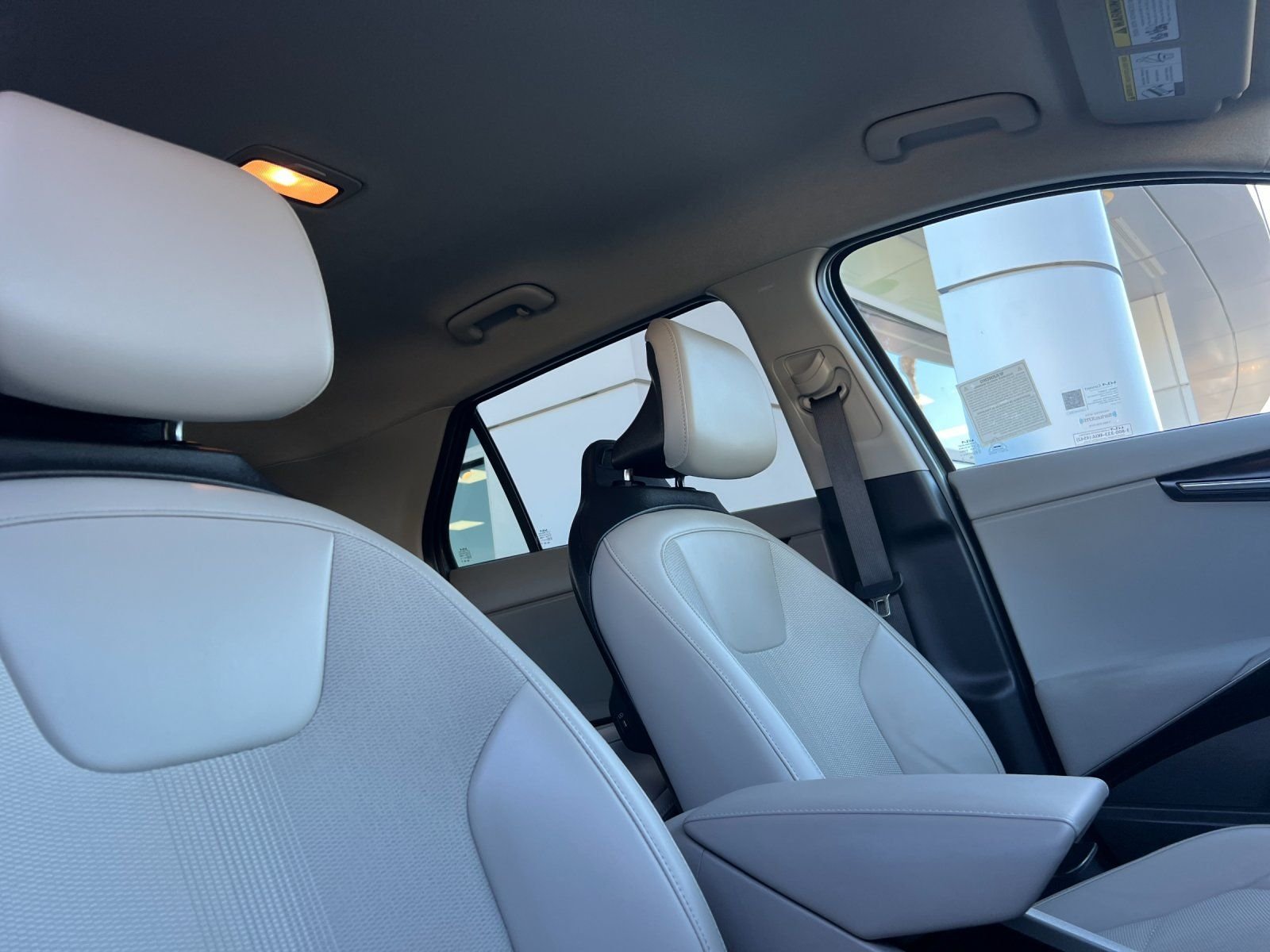 Certified Used 2023 Green Kia Wind image 16