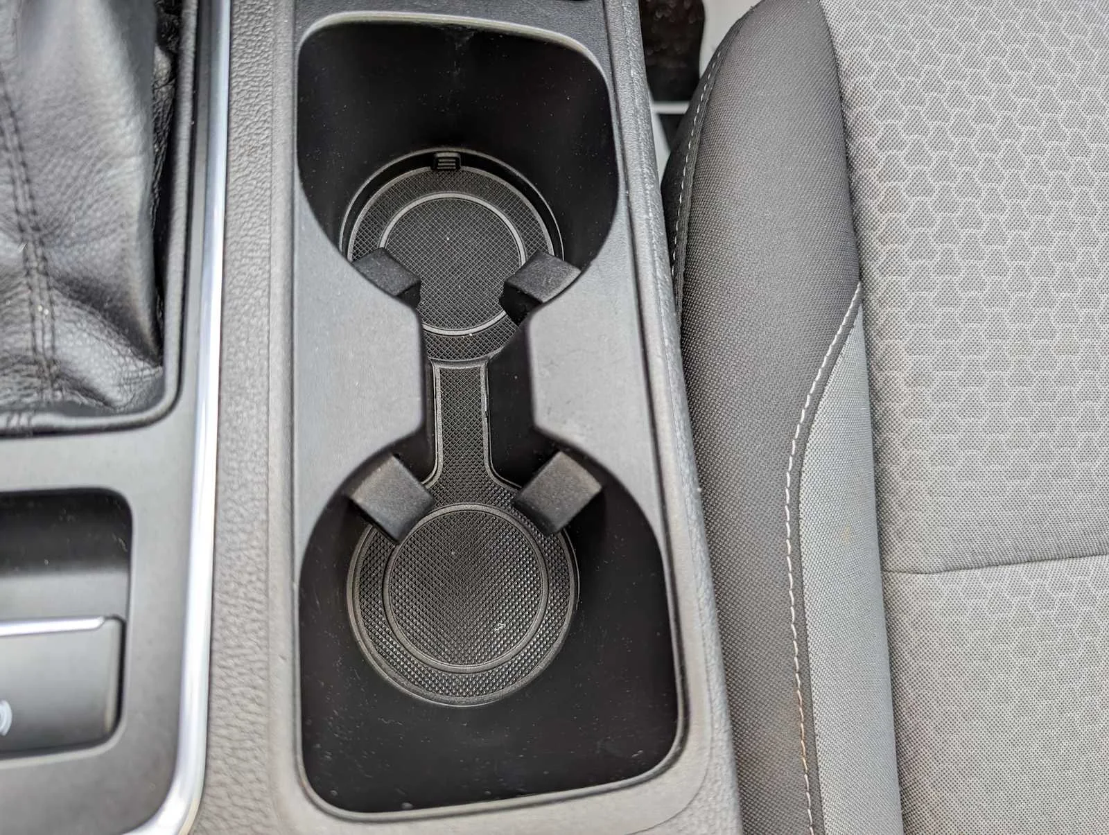 Used 2018 Shadow Black Ford SE image 26
