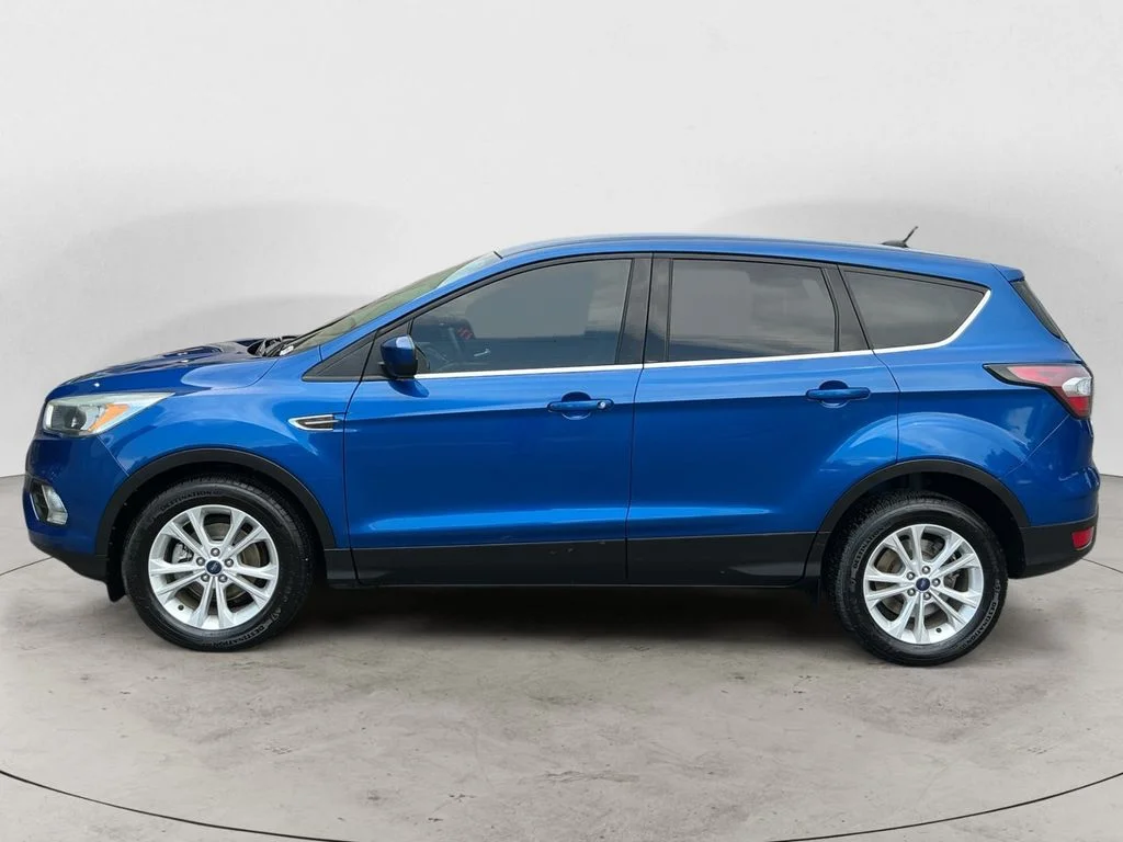 Used 2017 Blue Ford SE image 8