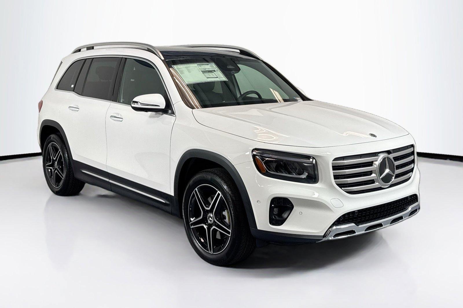 New 2026 Polar White Mercedes-Benz GLB 250 image 3