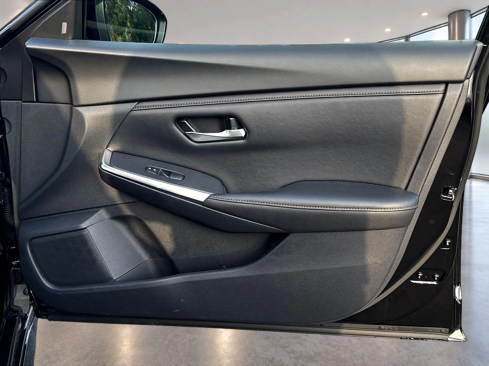 Used 2025 Super Black Nissan SR image 30