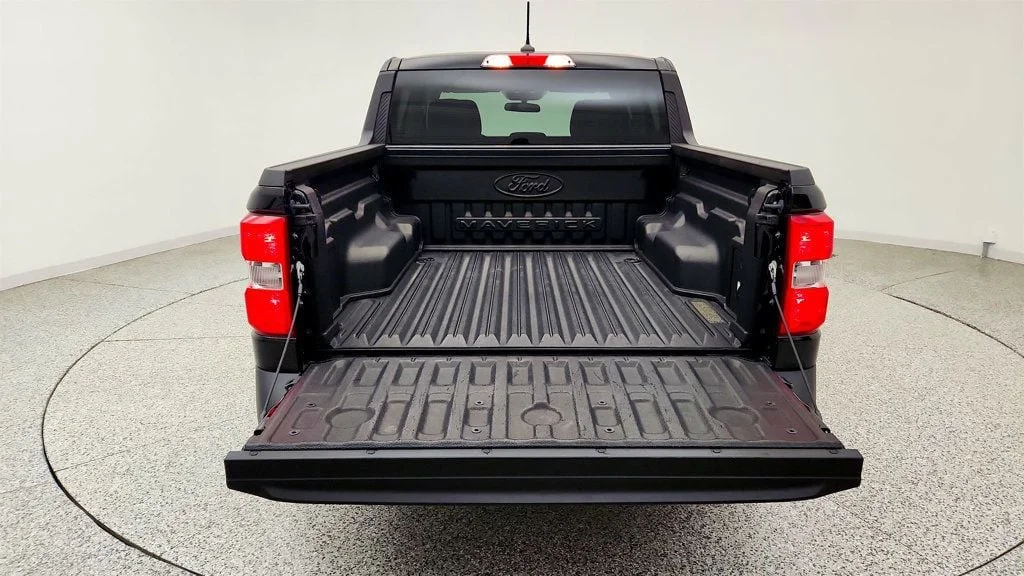 Used 2022 Shadow Black Ford XLT AWD SuperCrew image 21