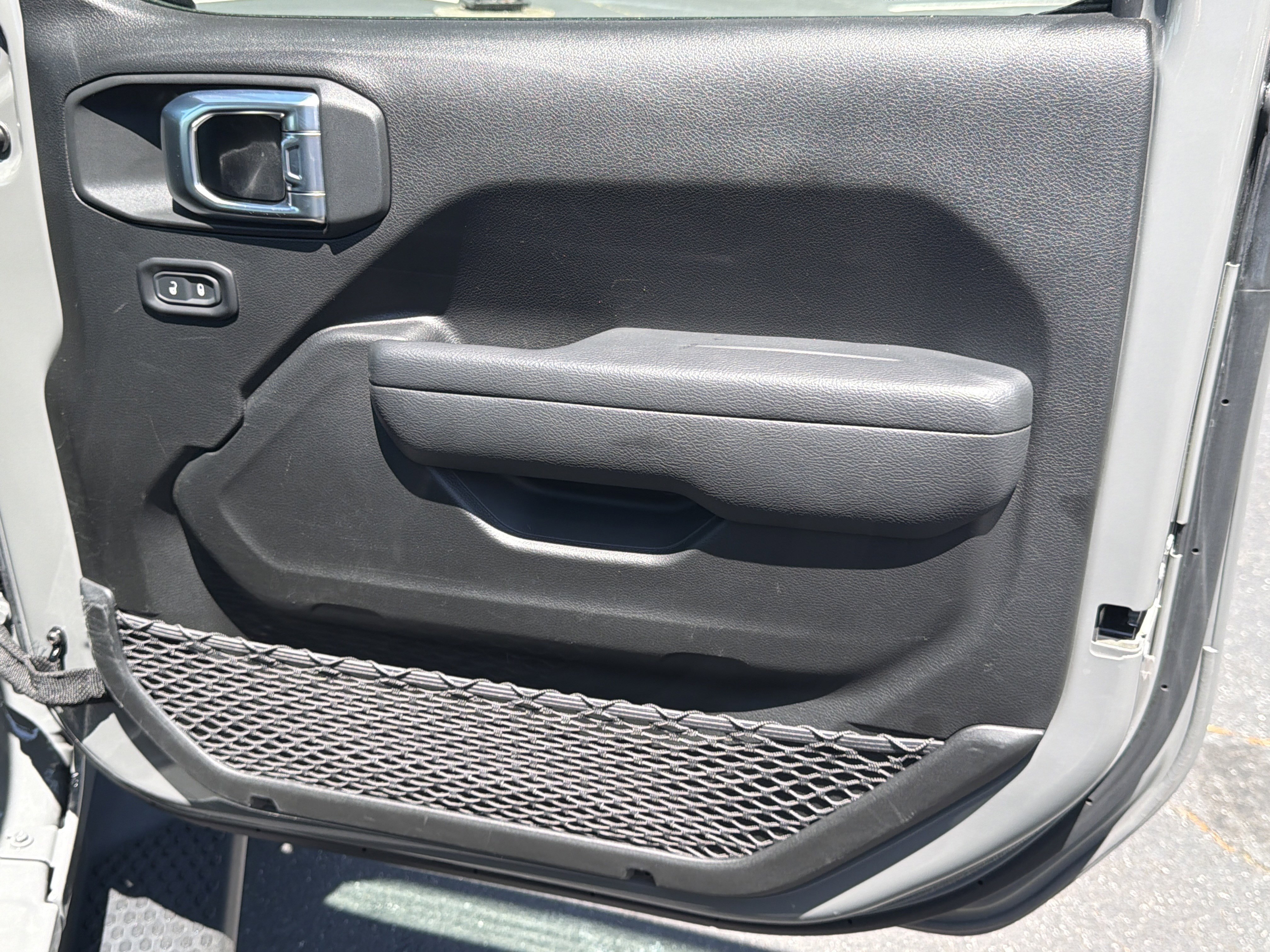 Used 2022 Sting-Gray Clearcoat Jeep Unlimited Sport S image 17