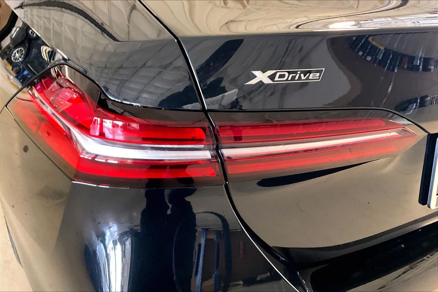 New 2026 Black Sapphire Metallic BMW 530i xDrive image 14