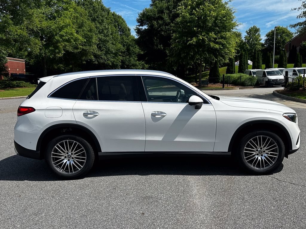 New 2026 Polar White Mercedes-Benz GLC 300 image 9