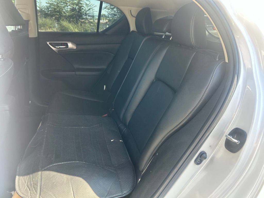Used 2015 White Lexus 200h image 17