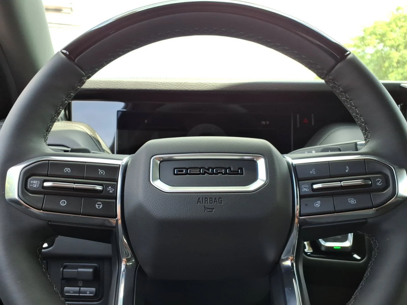 2026 GMC Yukon XL Denali - Photo 25
