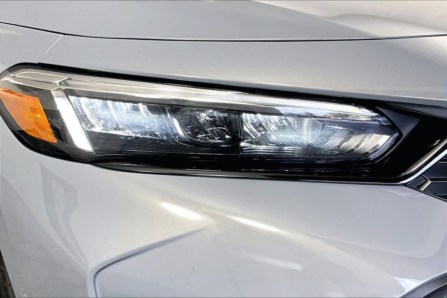 Used 2025 Urban Gray Pearl Honda  image 26