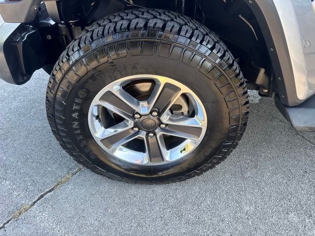 Used 2020 Silver Jeep Unlimited Sahara image 17