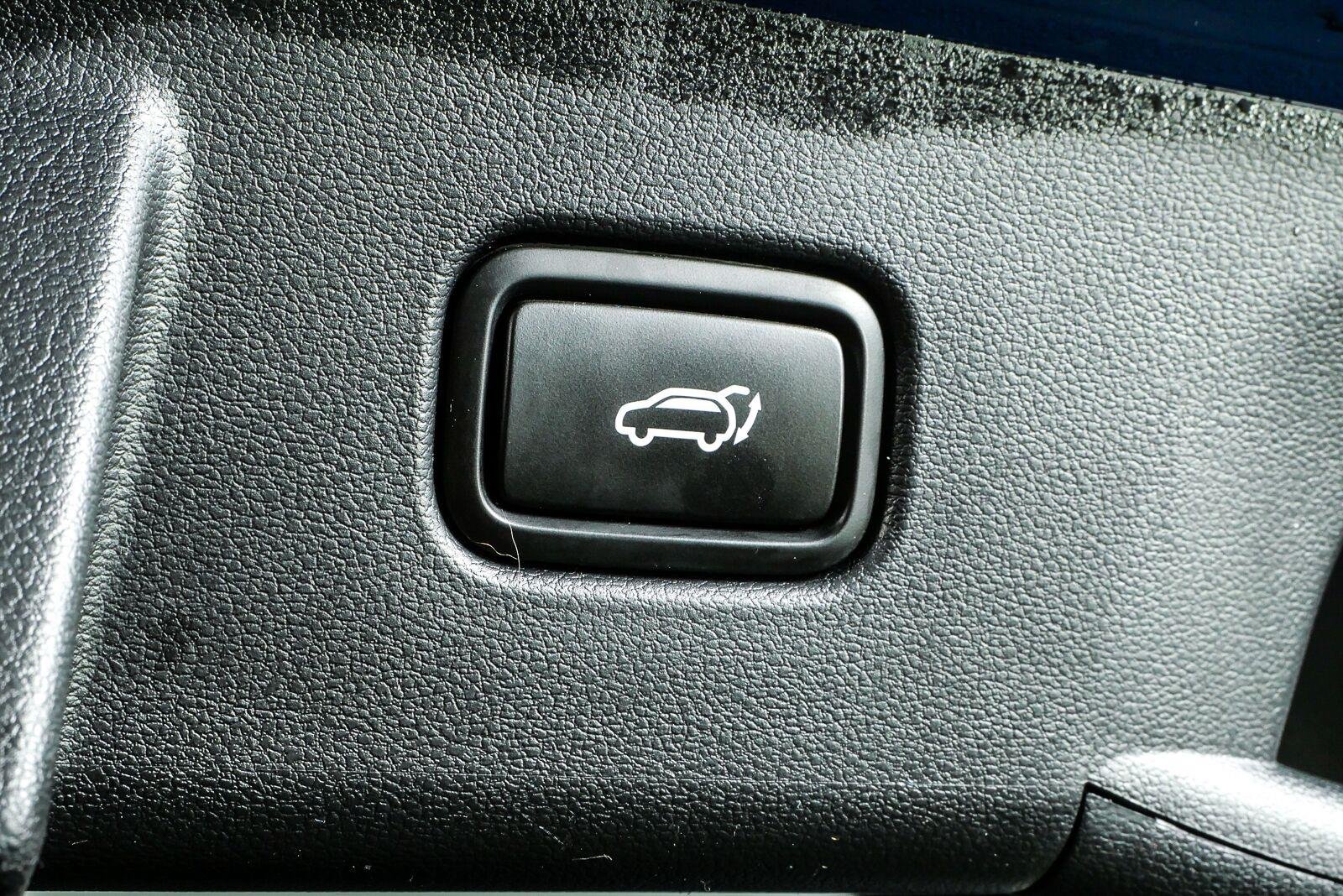 Used 2023 Intense Blue Hyundai SEL image 31