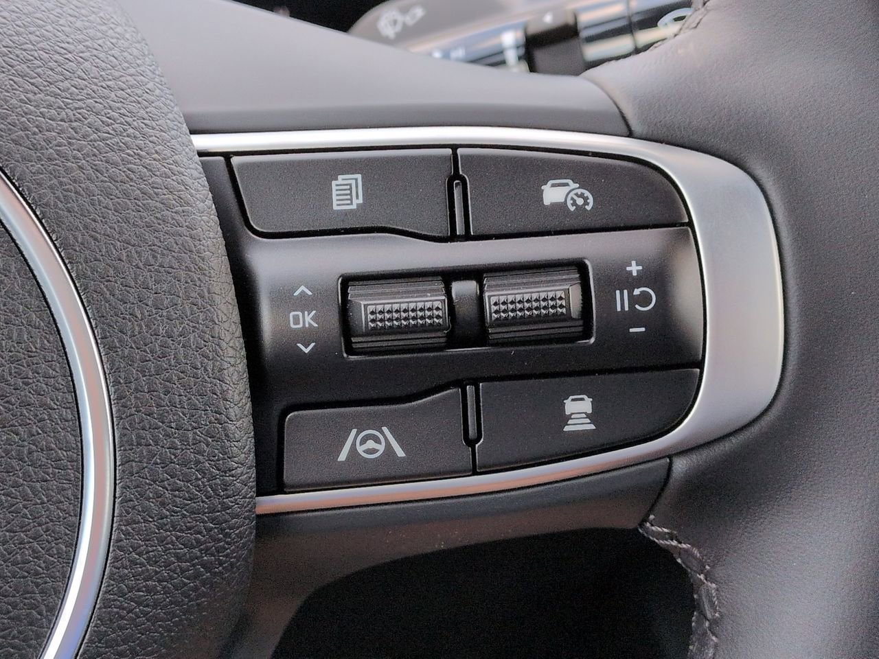 New 2026 Snow White Pearl Kia GT-Line image 25
