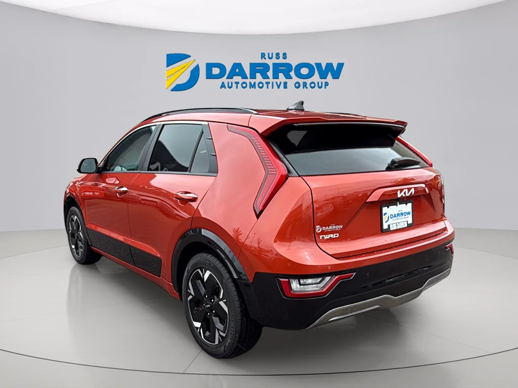 Used 2023 Red Kia Wave image 3