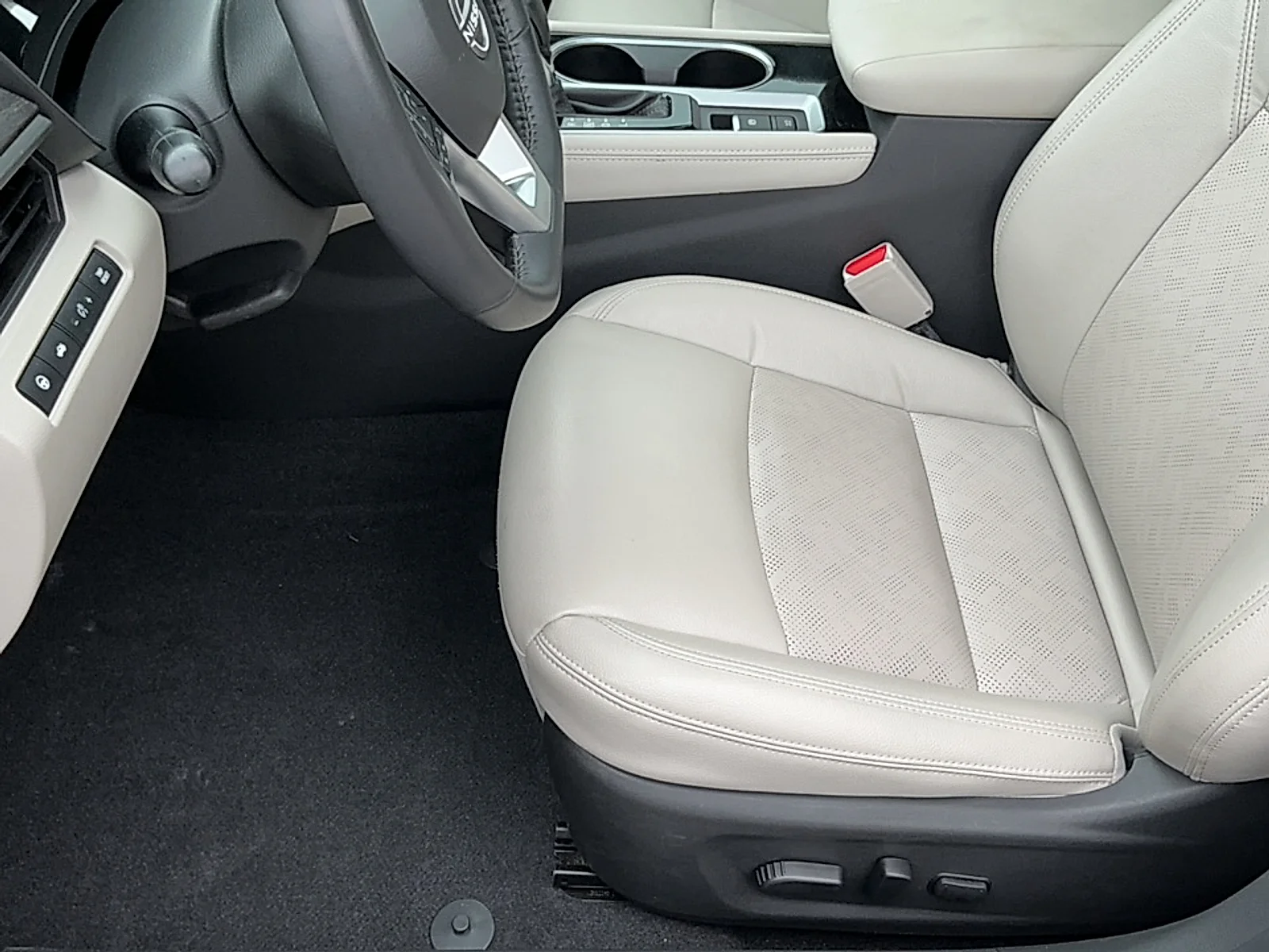 Used 2023 Super Black Nissan SL FWD image 14