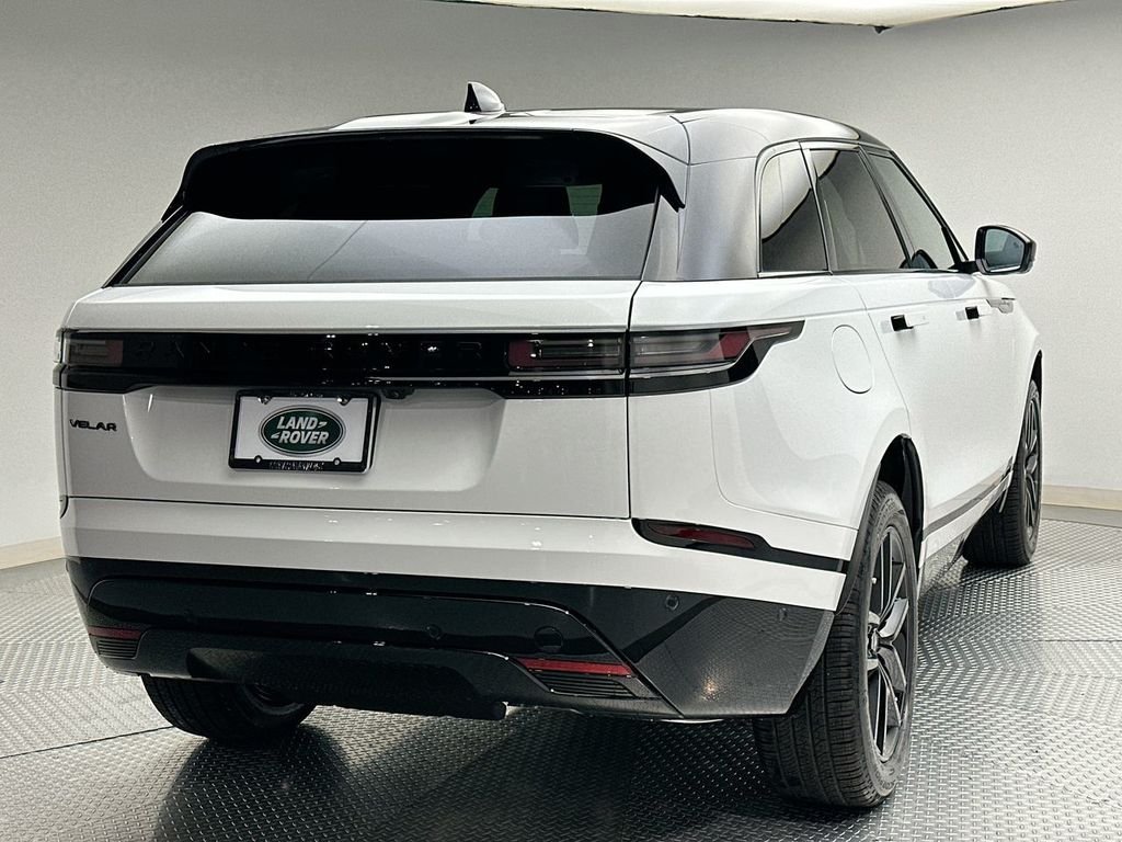 Used 2026 Fuji White Land Rover Dynamic SE image 3
