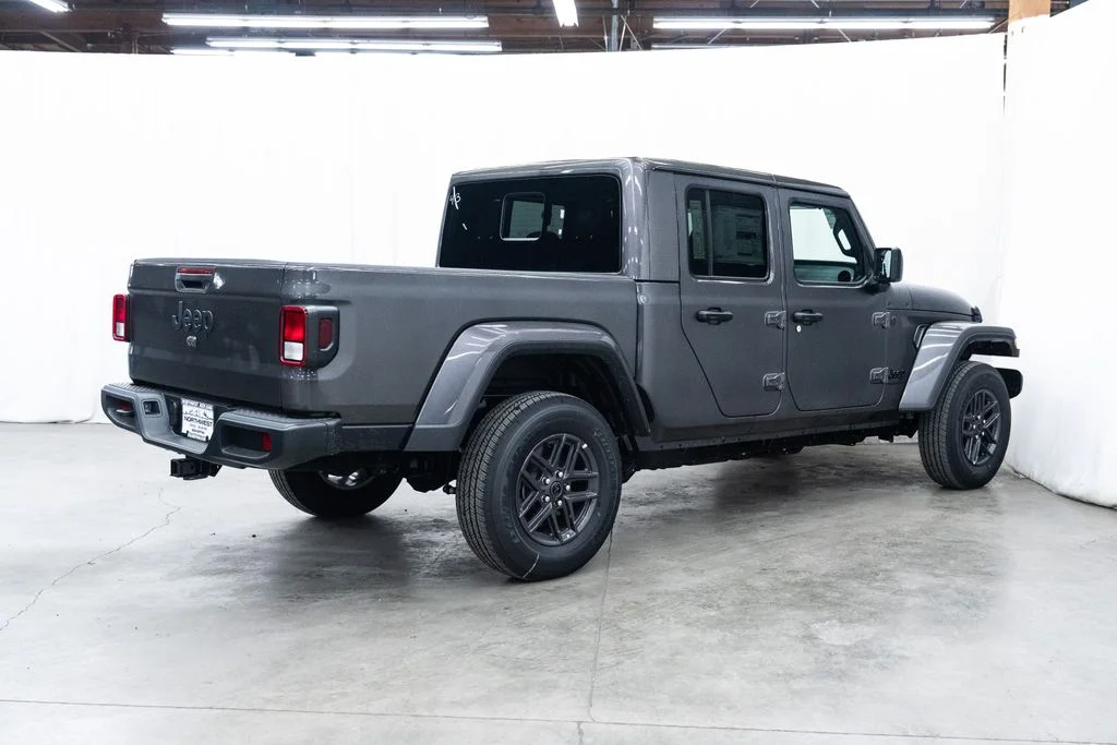 New 2026 Granite Crystal Metallic Clear-Coat Exterior Paint Jeep Sport S image 6