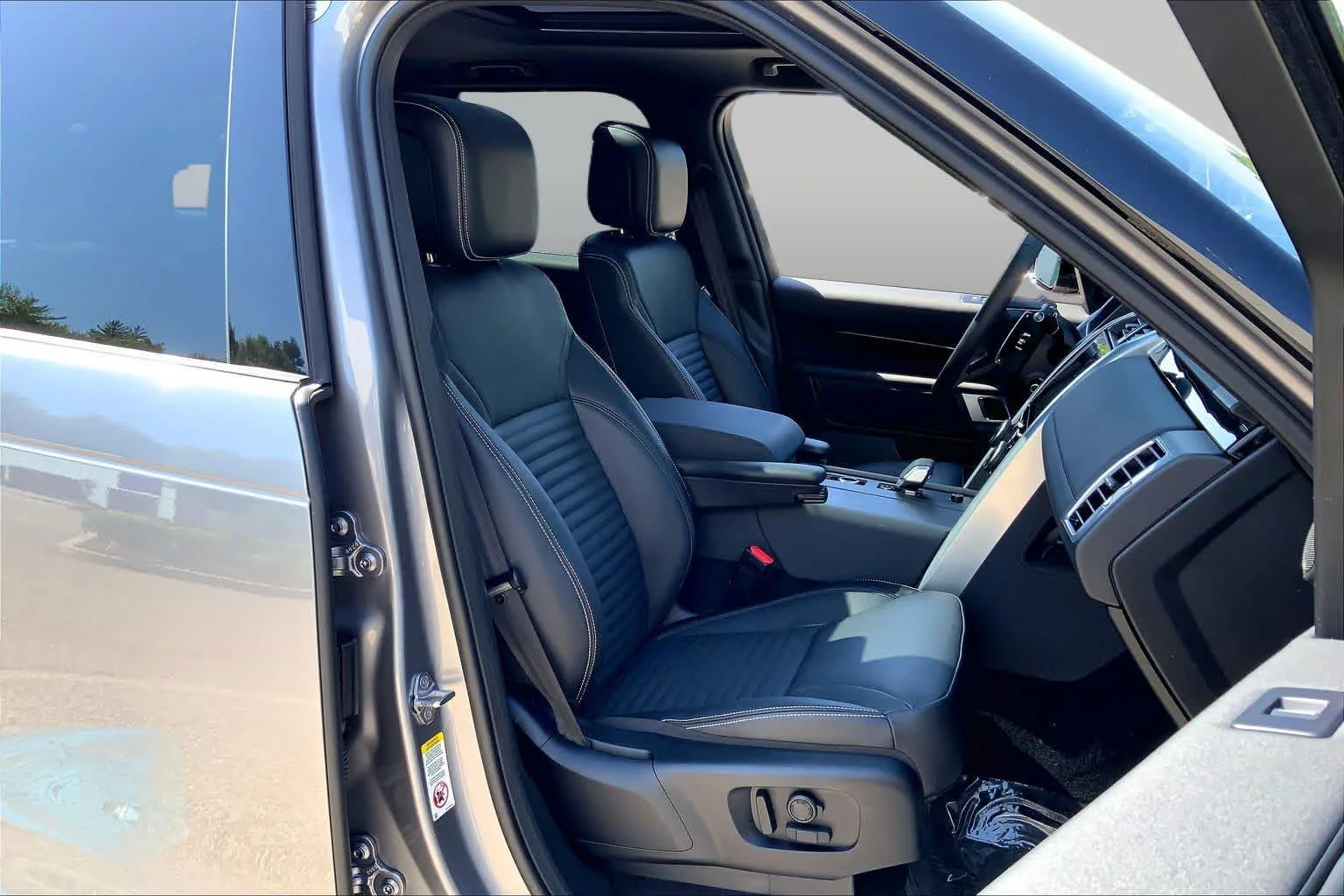 Pre-Owned 2025 Land Rover Discovery S