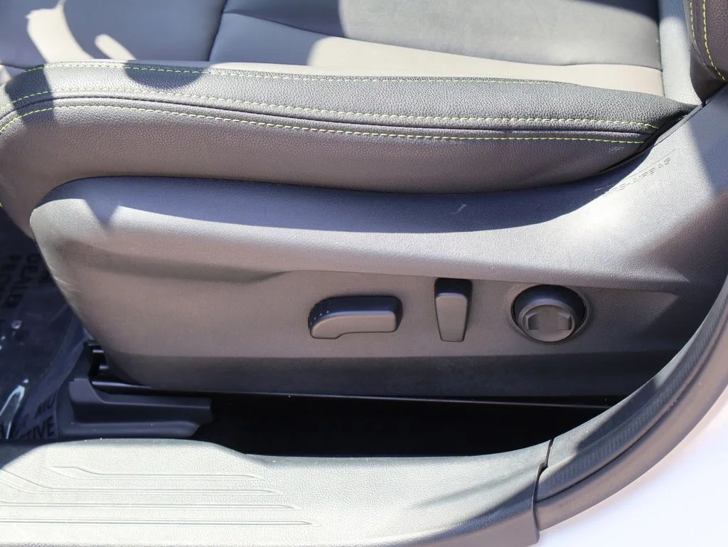 Used 2025 White Subaru Onyx Edition image 23