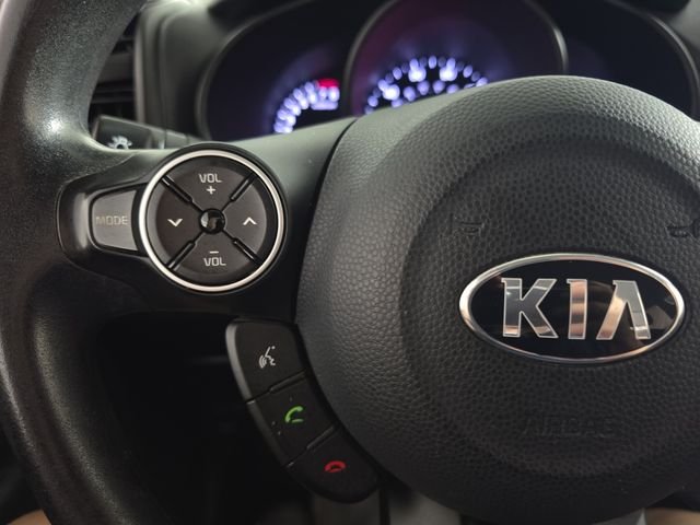 Used 2018 Green Kia Base image 13