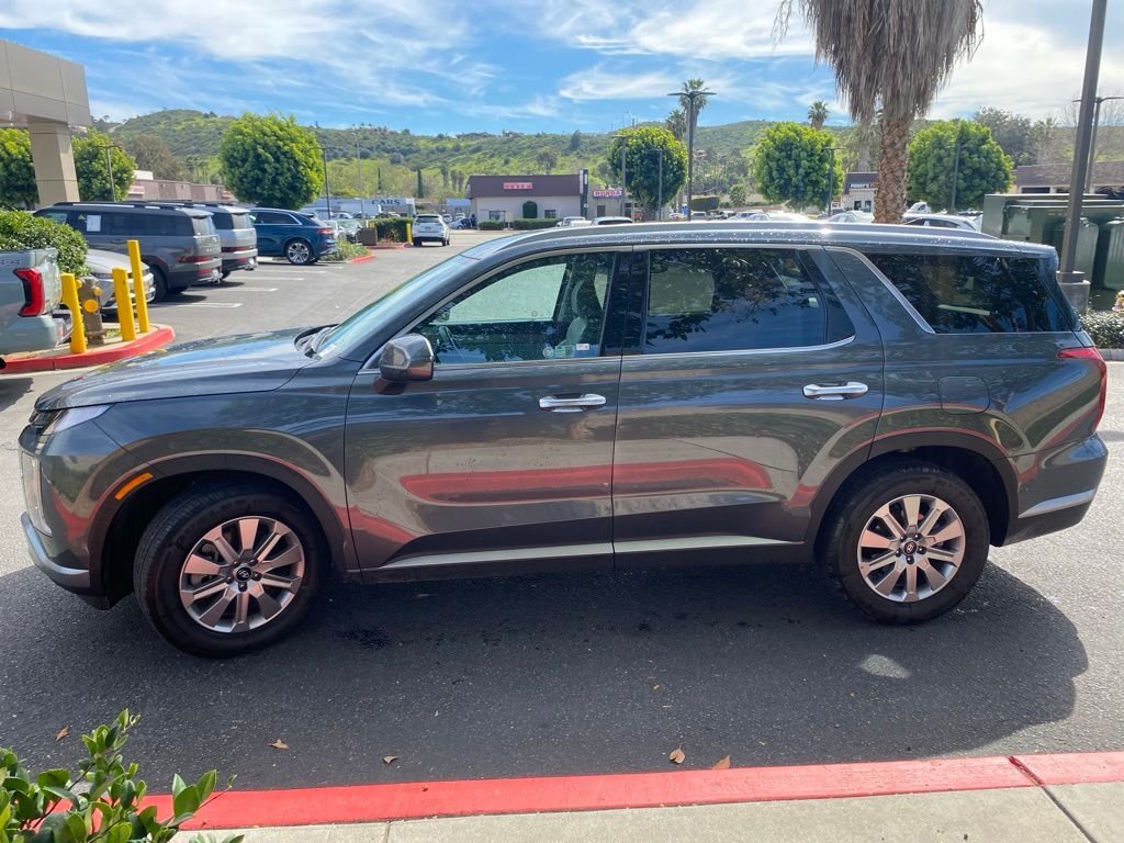 Used 2025 Gray Hyundai SEL image 4