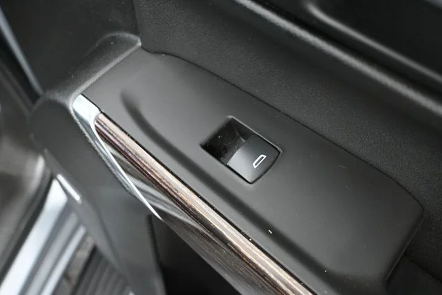 Used 2021 Silver GMC Elevation image 38