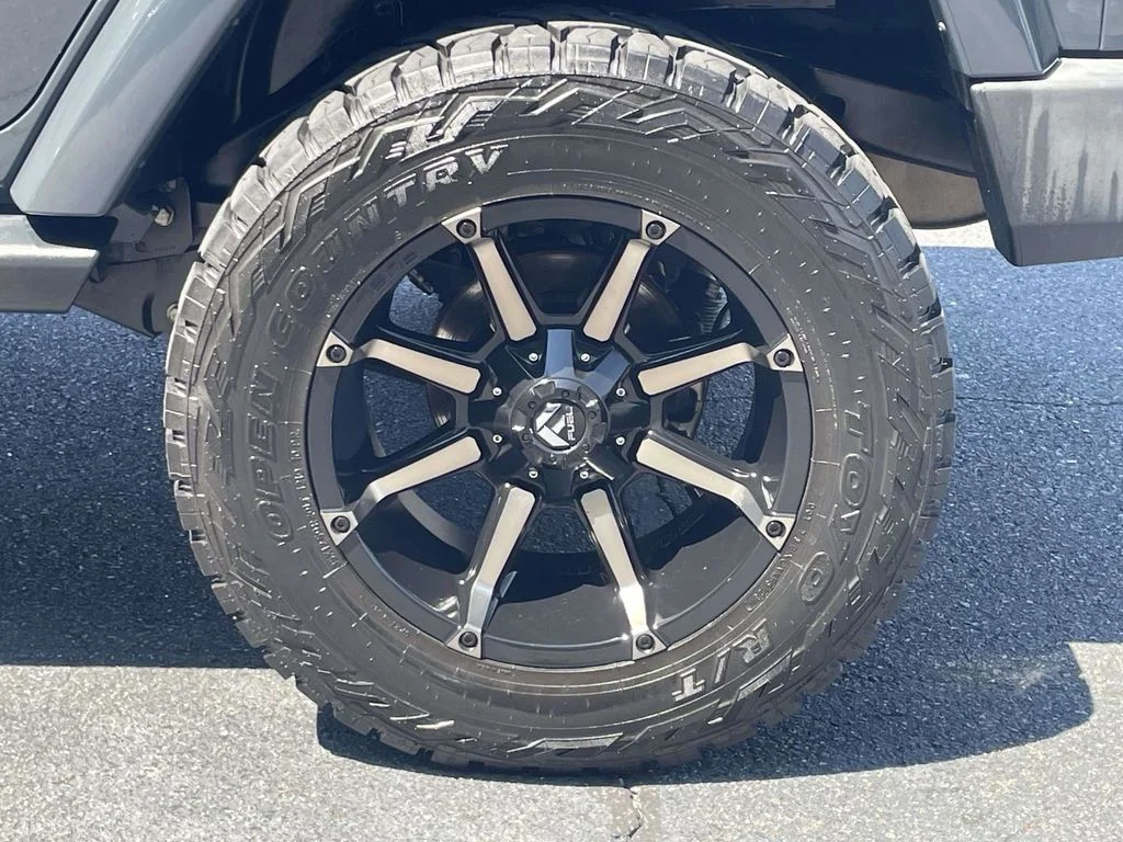 Used 2016 Black Jeep Unlimited Sahara image 12