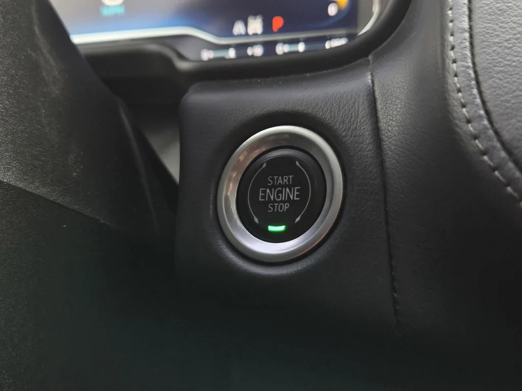 Used 2022 Black Chevrolet Z71 image 27