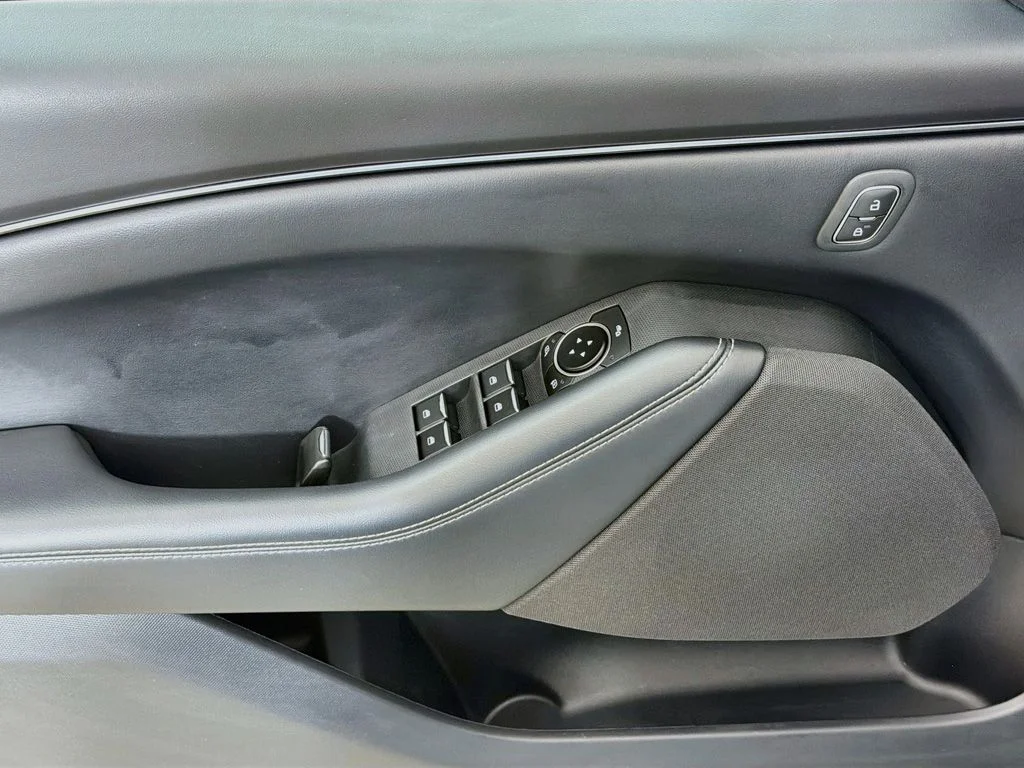 Used 2023 Space White Metallic Ford Select image 28