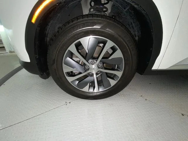 Used 2022 White Hyundai SEL image 10