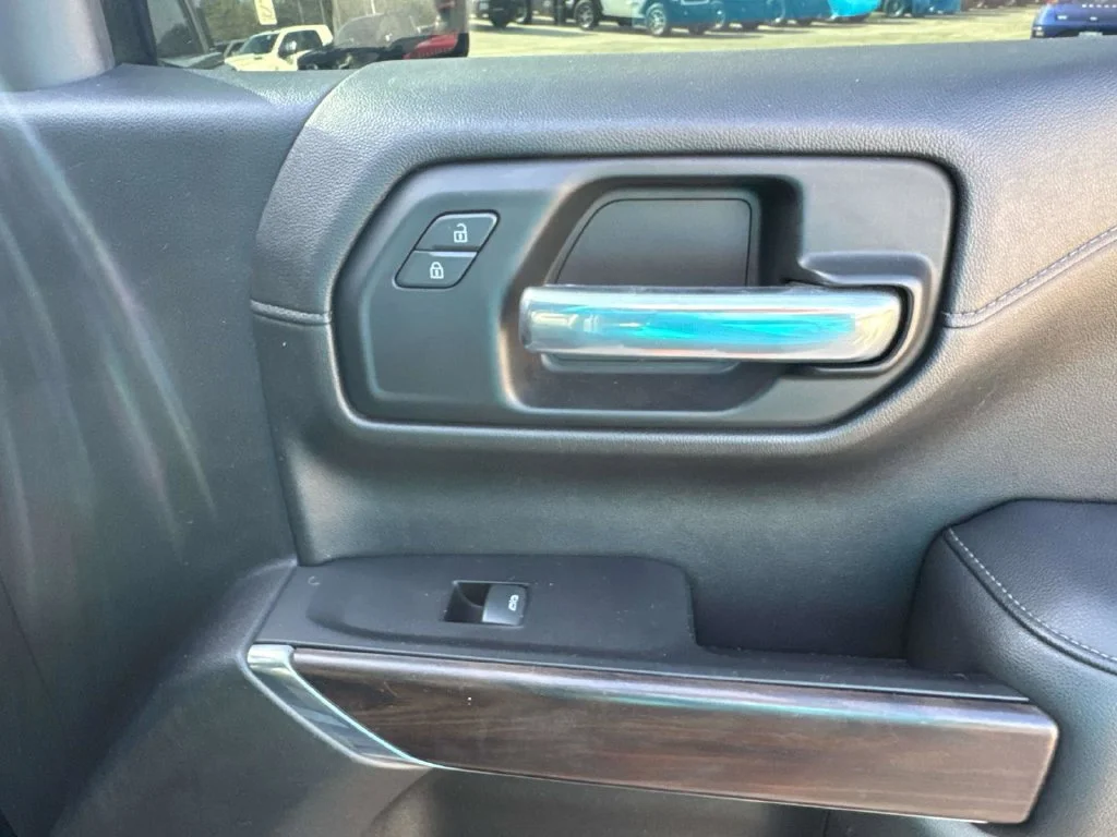 Used 2019 Black GMC SLT image 36