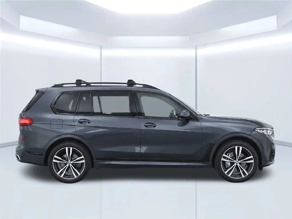 Used 2020 Gray BMW xDrive40i image 11