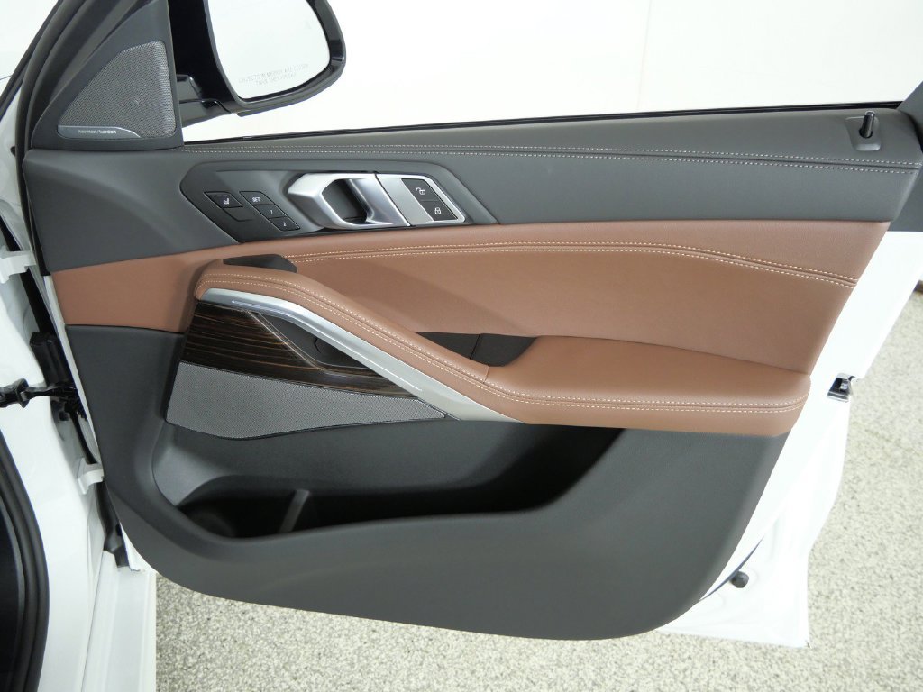New 2027 Mineral White Metallic BMW xDrive40i image 19