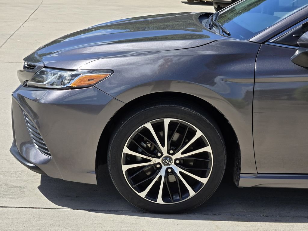 Used 2018 Gray Toyota SE image 6
