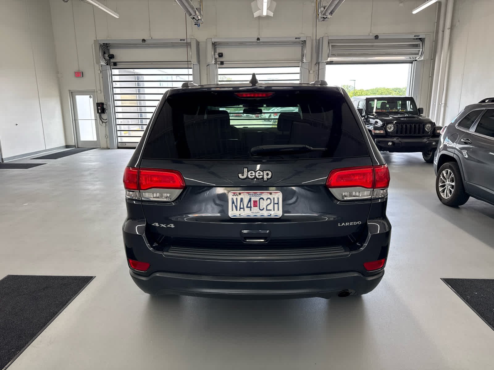 Used 2015 Maximum Steel Metallic Clearcoat Jeep Laredo image 5