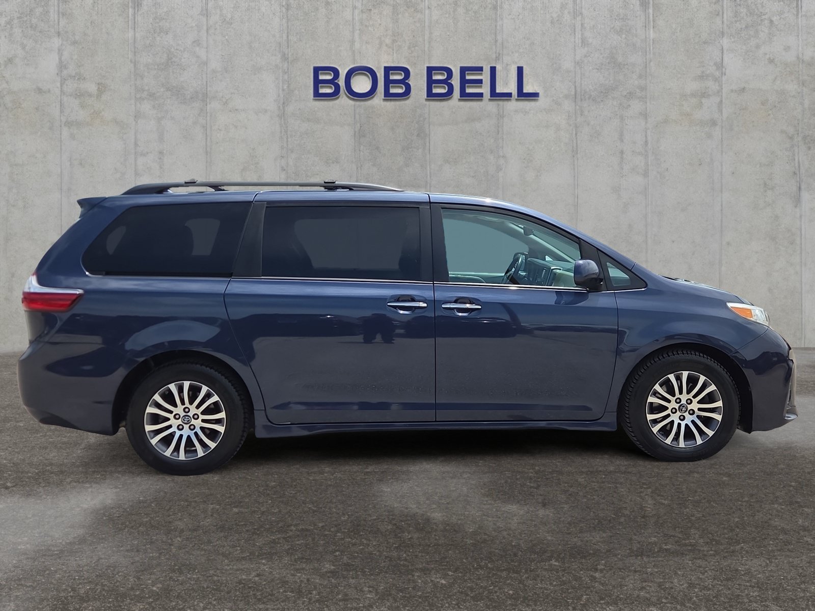 2018 Toyota Sienna XLE - Photo 6