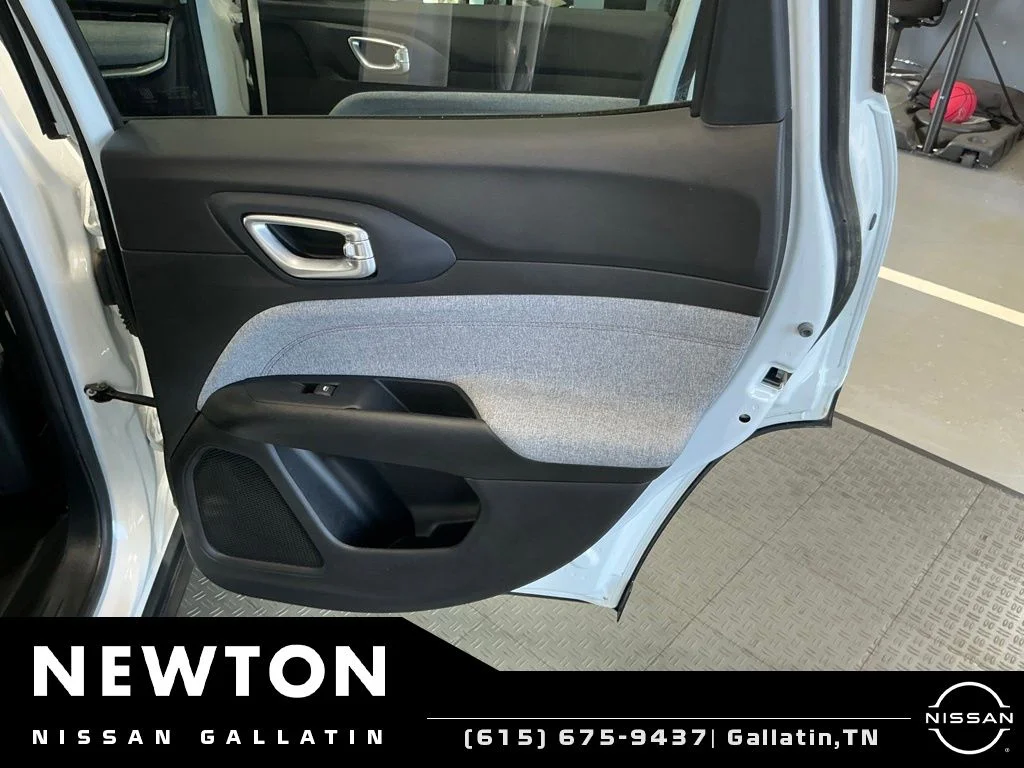 Used 2022 Bright White Clearcoat Jeep Latitude Lux image 40