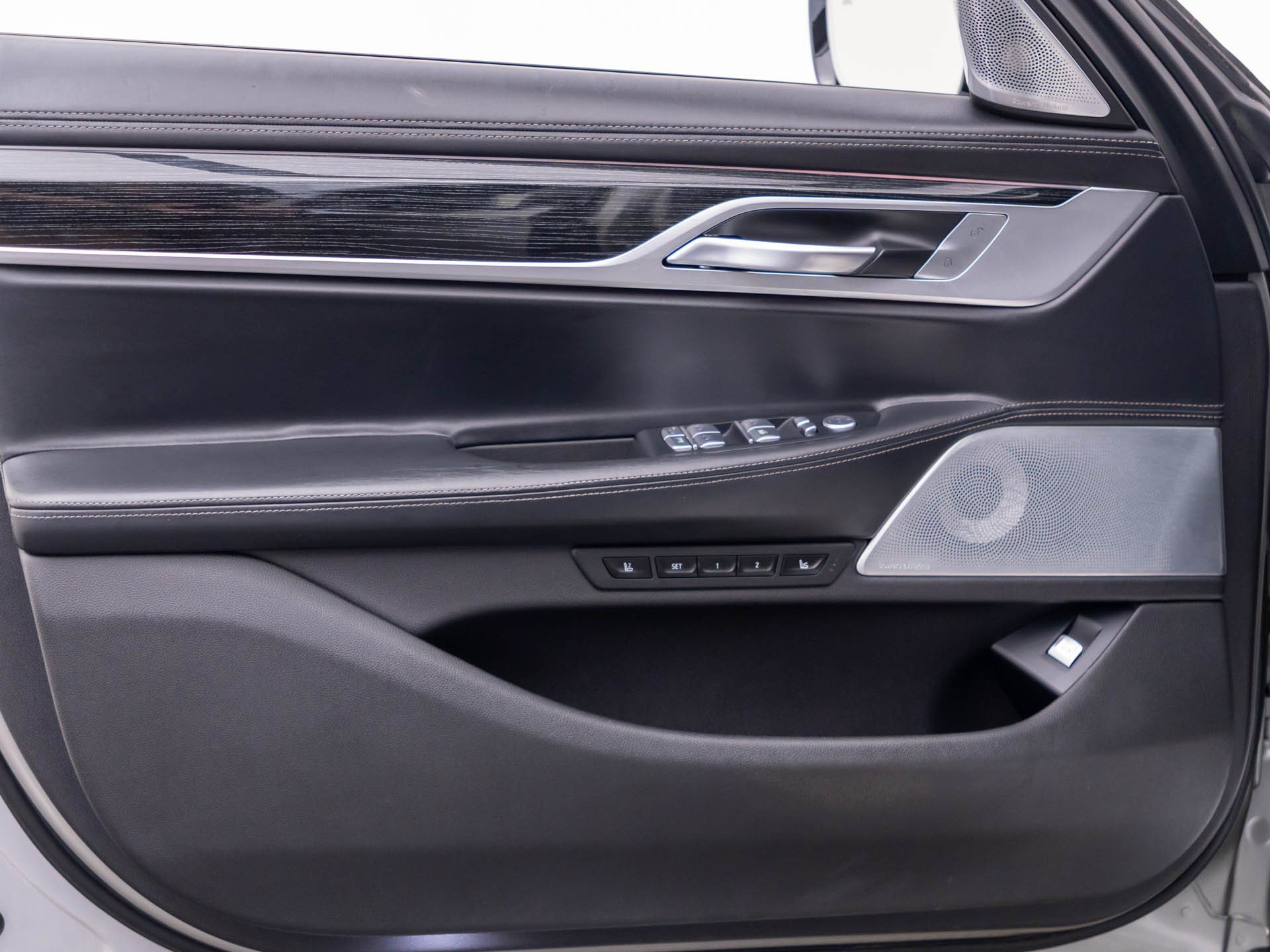 Used 2022 Donington Grey Metallic BMW 750i xDrive image 14