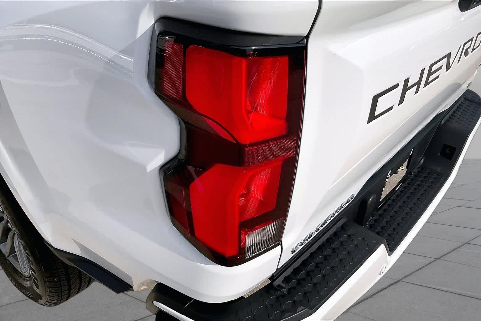 Used 2024 Summit White Chevrolet 2WD LT image 27