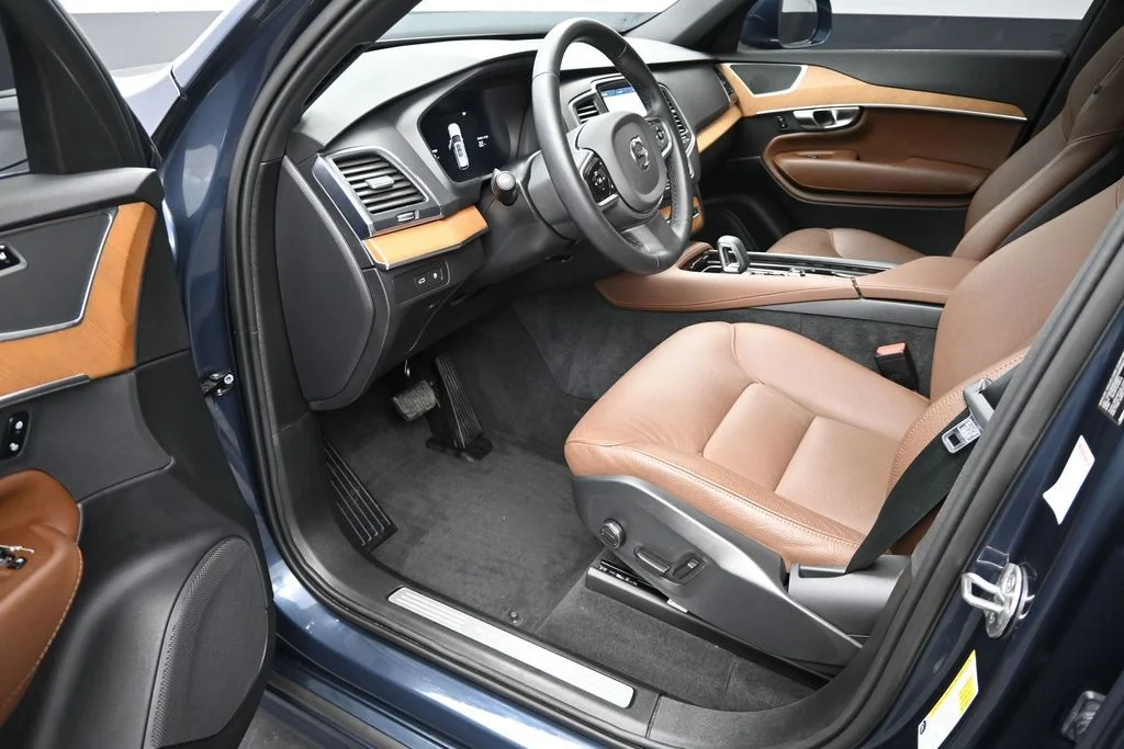 Certified Used 2025 Denim Blue Volvo Core image 9