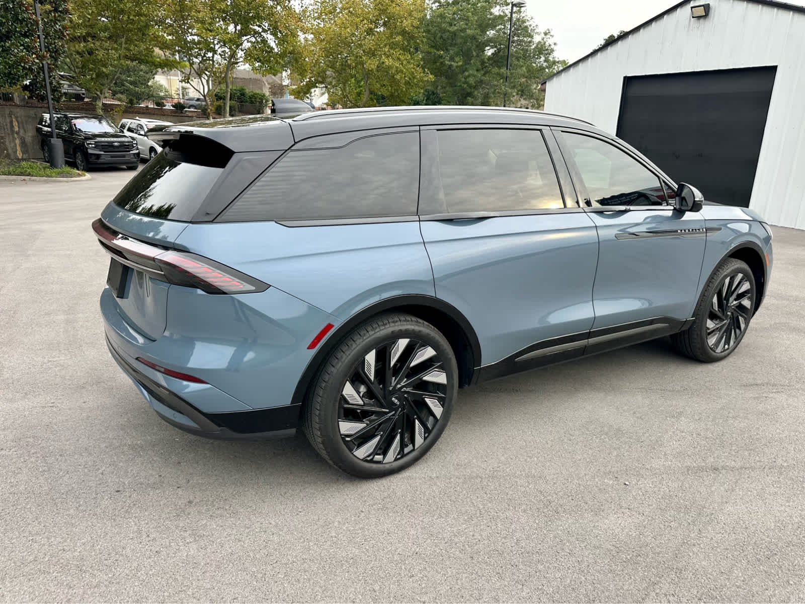 Used 2025 Whisper Blue Metallic Clearcoat Lincoln Reserve image 5