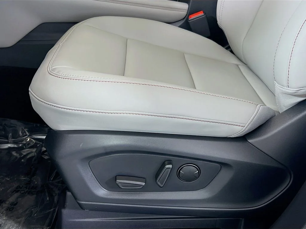 New 2026 Star White Metallic Tri-Coat Ford Active image 24
