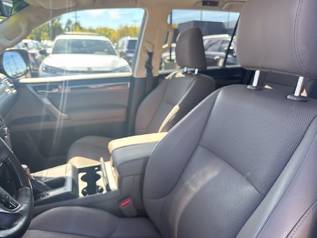 Used 2022 Black Lexus 460 image 13