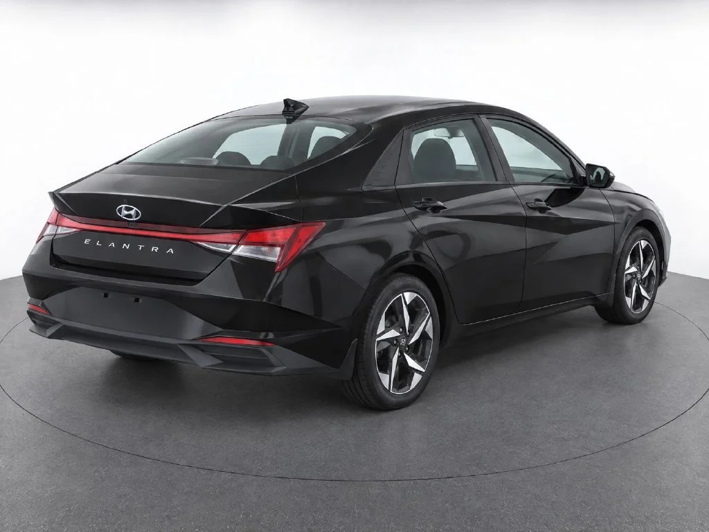 Used 2023 Black Hyundai SEL image 3