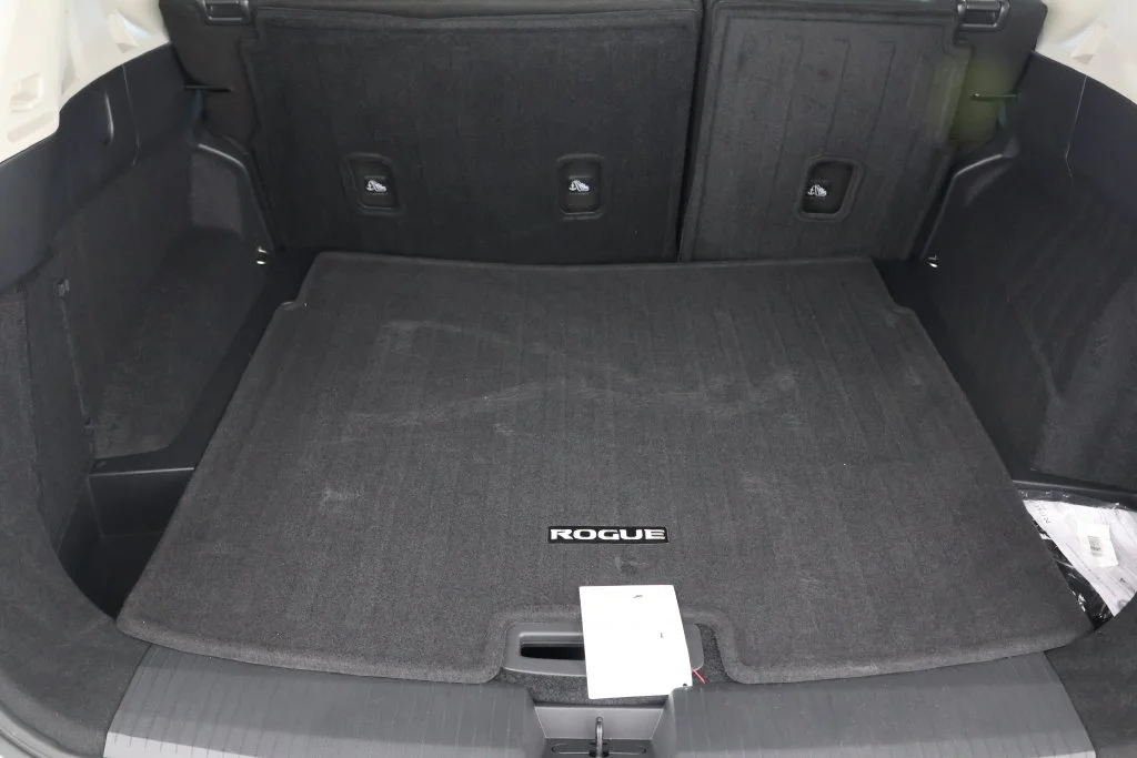 Used 2026 Glacier White Nissan S image 19